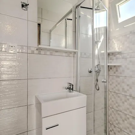 Holiday home Splendid Mobile In With Swimming Pool Banjole
