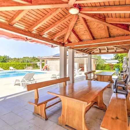 Splendid Mobile In With Swimming Pool Holiday home