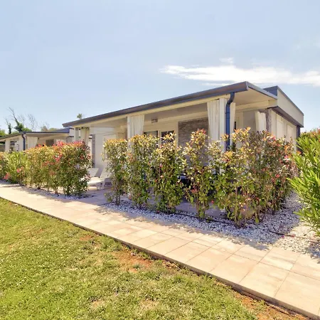Splendid Mobile In With Swimming Pool Holiday home