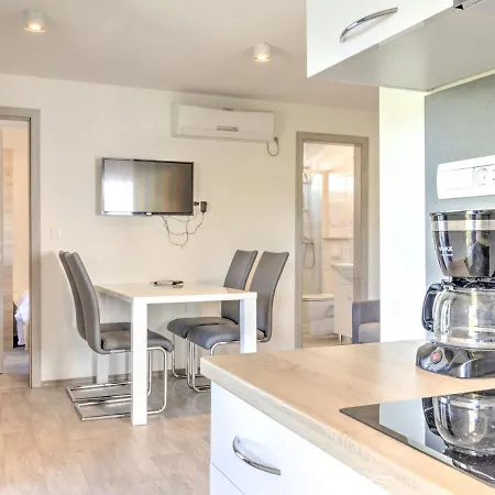 Splendid Mobile In With Swimming Pool Holiday home Banjole