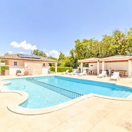 Mobile In Near & Pool *